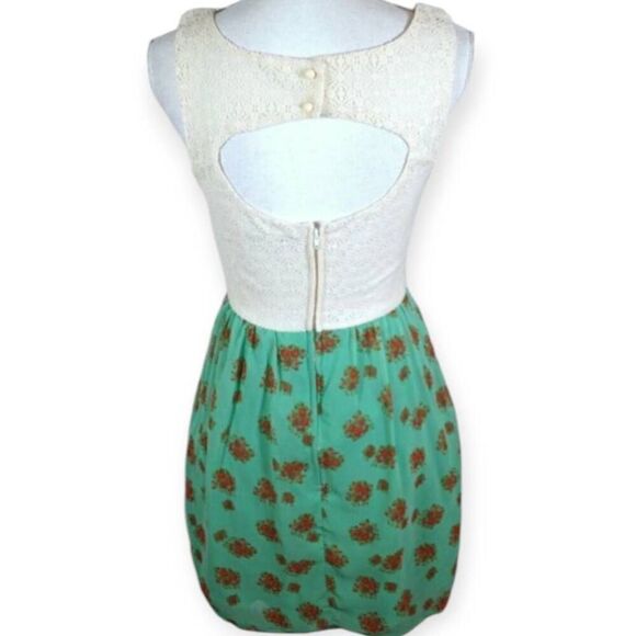 GARDEN TEA CITY TRIANGLES IVORY LACE & GREEN FLORAL DRESS SZ.M/L EUC. - Picture 5 of 6